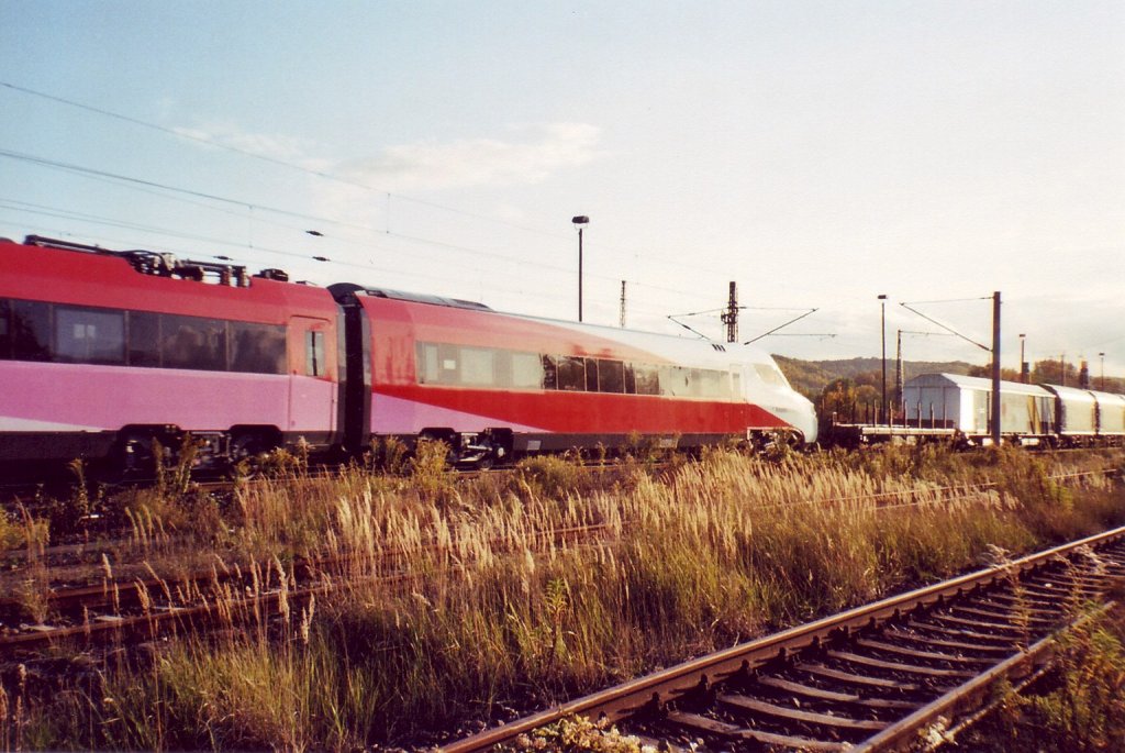 04.10.2008 �berf�hrungsfahrt des neuen Hochgeschwindigkeitszuges f�r Holland, Triebkopf und ein Wagen, durch Naumburg (Zug hatte sogar auf Gleis 5 oder 6 gehalten) Hersteller ist ein ital. Unternehmen „Ansaldobreda“.