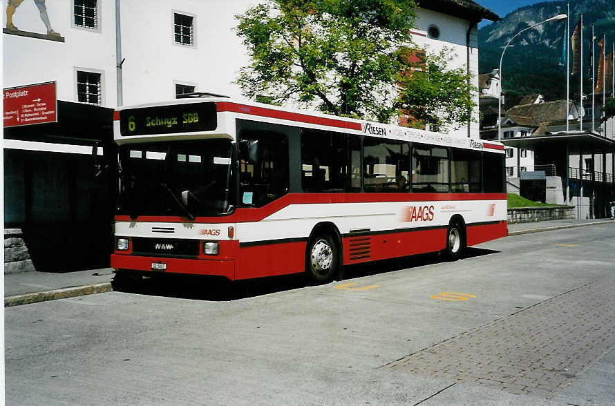 (041'312) - AAGS Schwyz - Nr. 7/SZ 5007 - NAW/Hess am 18. Juni 2000 in Schwyz, Postplatz