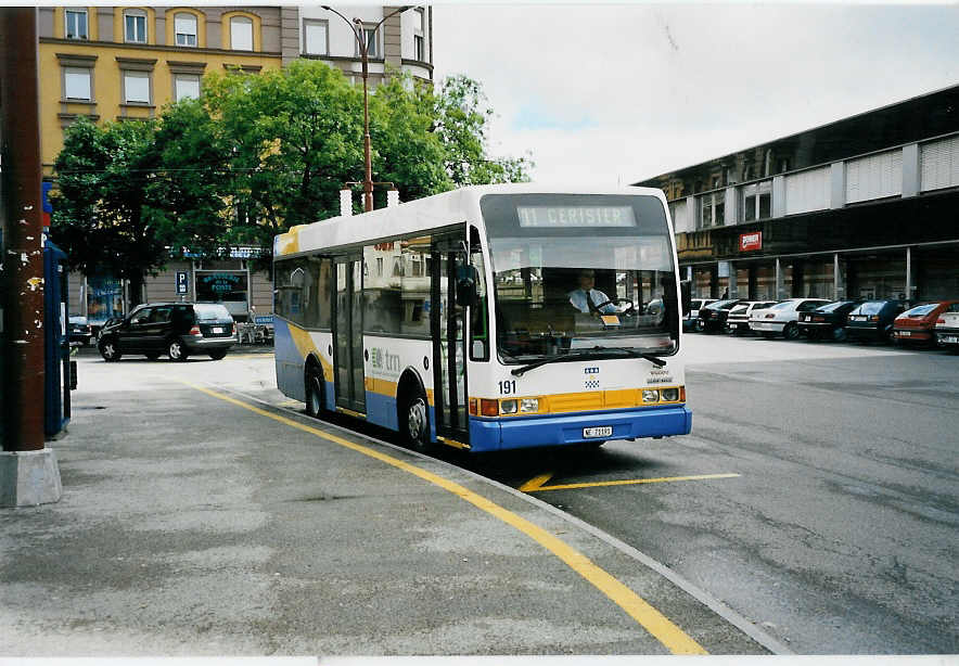 (041'736) - TC La Chaux-de-Fonds - Nr. 191/NE 71'191 - Volvo/Berkhof am 12. Juli 2000 beim Bahnhof La Chaux-de-Fonds