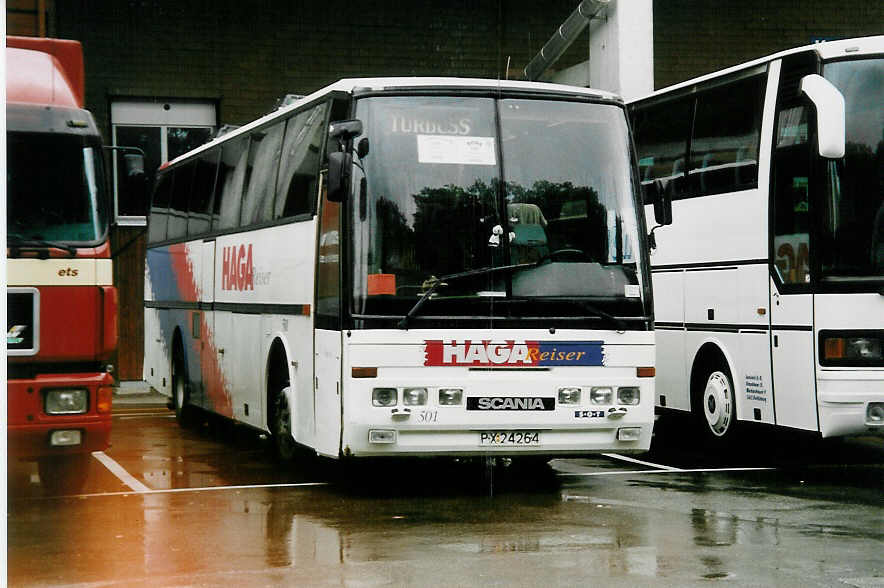 (042'330) - Aus Norwegen: Haga-Reiser, Hommersak - Nr. 501/PX 24'264 - Scania am 3. August 2000 in Thun, Grabengut