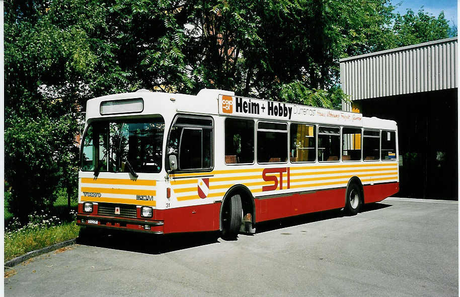 (042'701) - STI Thun - Nr. 31/BE 419'031 - Volvo/R&J (ex SAT Thun Nr. 31) am 23. August 2000 in Thun, Garage