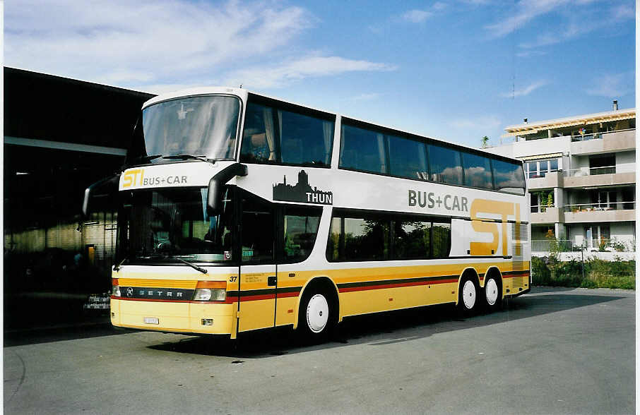 (043'325) - STI Thun - Nr. 37/BE 263'537 - Setra (ex Funi-Car, Biel) am 29. September 2000 in Thun, Garage