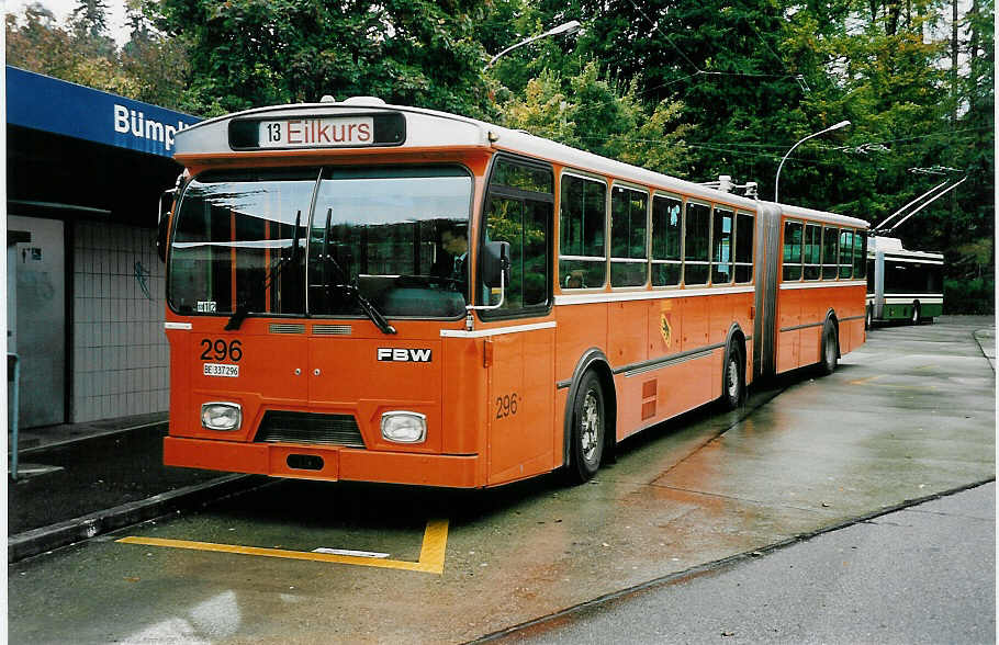 (043'402) - SVB Bern - Nr. 296/BE 337'296 - FBW/Hess (ex TPG Genve Nr. 119) am 2. Oktober 2000 in Bern, Bmpliz