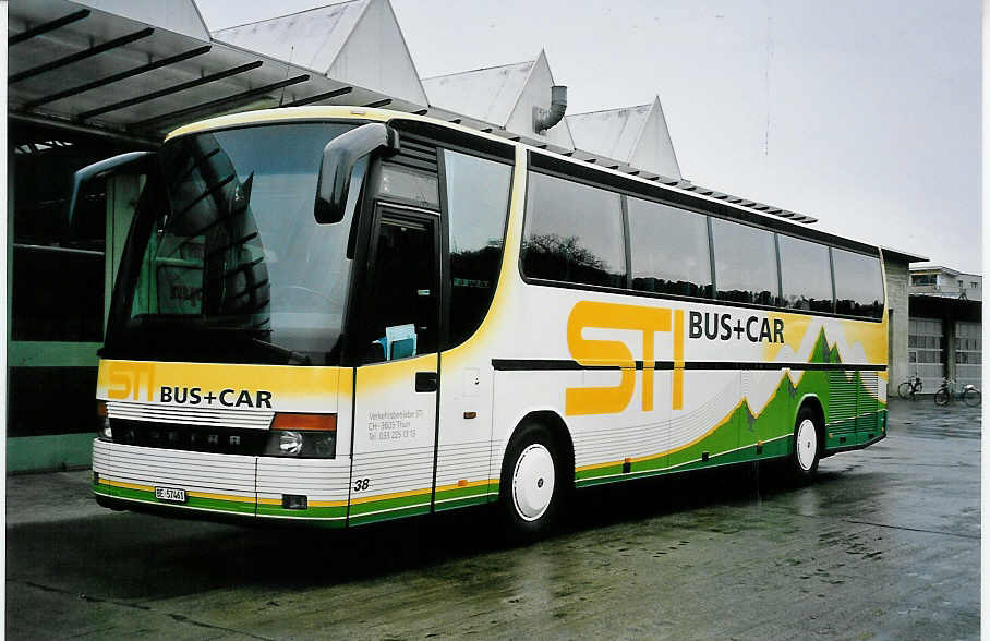 (044'529) - STI Thun - Nr. 38/BE 57'461 - Setra (ex AvH Heimenschwand Nr. 8) am 4. Januar 2001 in Thun, Garage