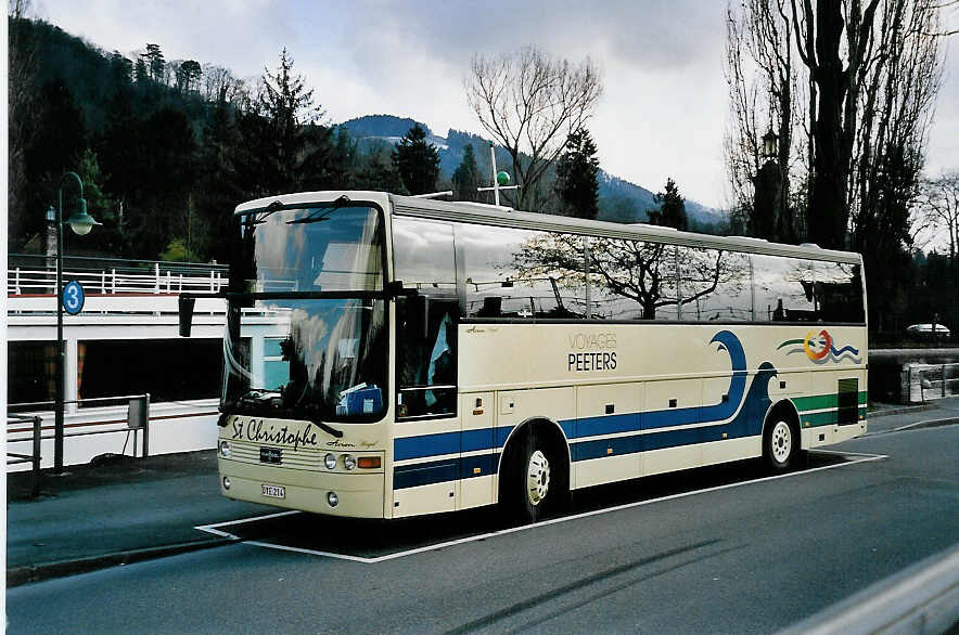 (044'704) - Aus Belgien: Peters, Hannut - DYE-214 - Van Hool am 1. Februar 2001 bei der Schifflndte Thun