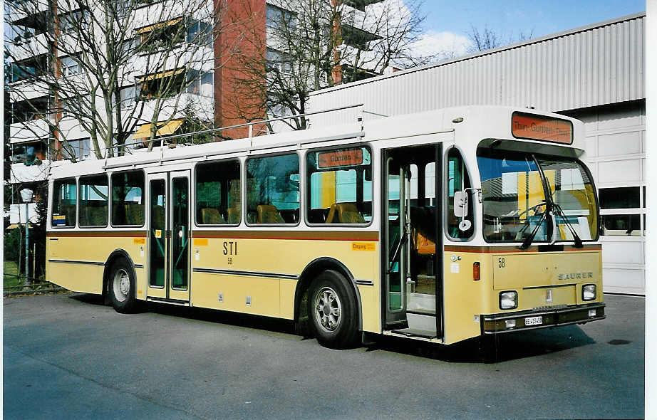 (044'705) - STI Thun - Nr. 58/BE 413'458 - Saurer/R&J am 1. Februar 2001 in Thun, Garage