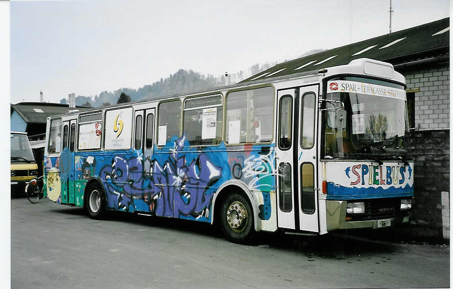 (044'715) - Kirchgemeinde, Steffisburg - Neoplan/Auwrter (ex AvH Heimenschwand Nr. 3) am 15. Februar 2001 in Thun, Garage STI