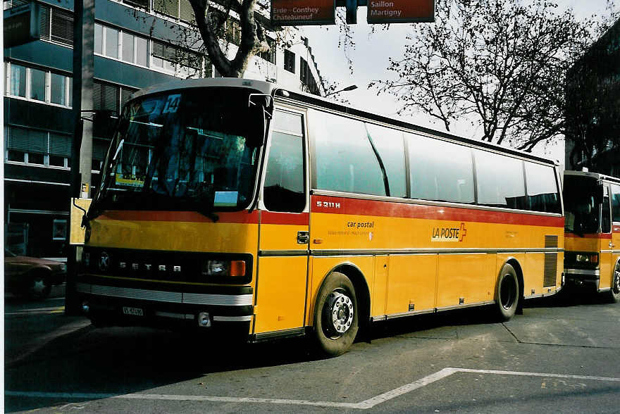 (044'815) - Evquoz, Erde - VS 57'490 - Setra am 20. Februar 2001 beim Bahnhof Sion