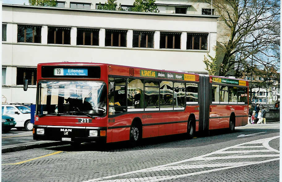 (045'632) - Bernmobil, Bern - Nr. 211/BE 513'211 - MAN am 8. April 2001 in Bern, Helvetiaplatz