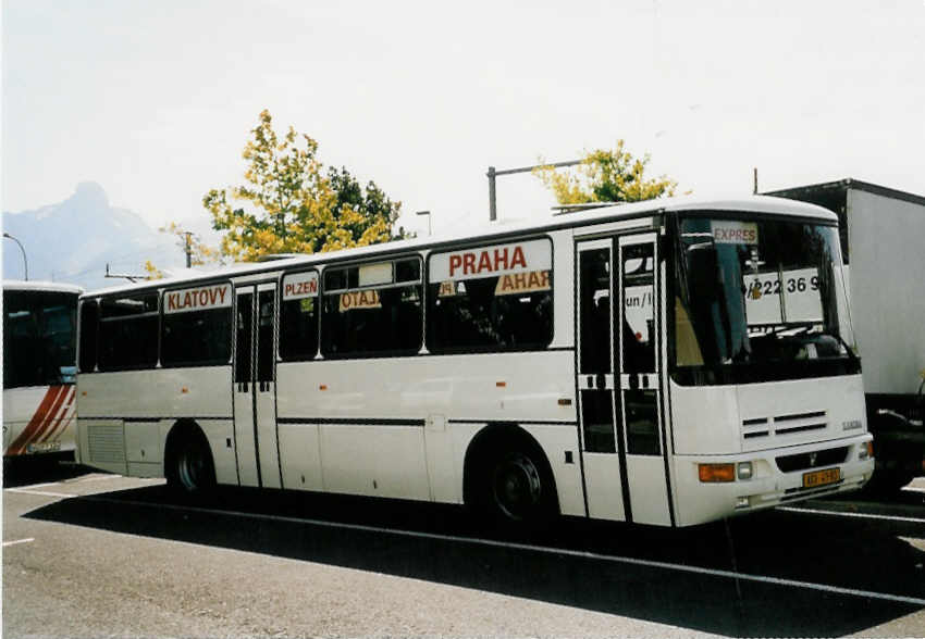 (047'415) - Aus der Tschechoslowakei: Klatovy, Praha - AKV-41-93 - Karosa am 22. Juni 2001 in Thun, Seestrasse