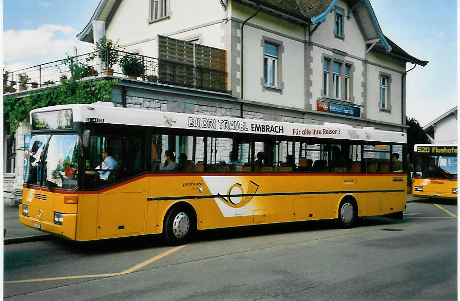 (048'611) - PTT-Regie - P 25'295 - Mercedes am 18. Juli 2001 beim Bahnhof Embrach-Rorbas