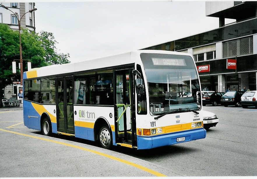 (048'812) - TC La Chaux-de-Fonds - Nr. 191/NE 71'191 - Volvo/Berkhof am 6. August 2001 beim Bahnhof La Chaux-de-Fonds