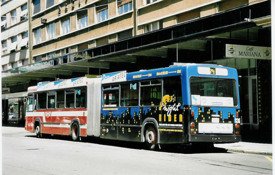 (049'019) - VB Biel - Nr. 132/BE 446'132 - Volvo/R&J am 12. August 2001 beim Bahnhof Biel
