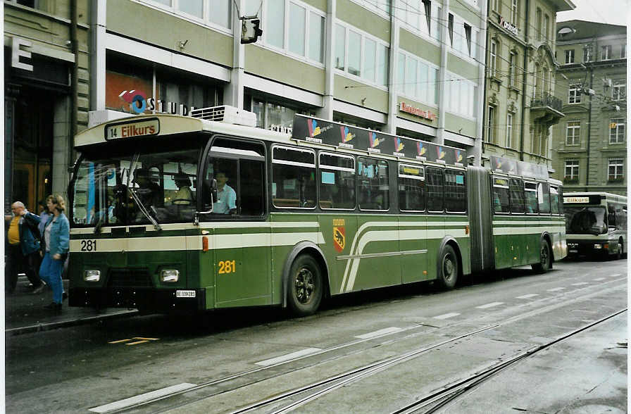 (049'534) - SVB Bern - Nr. 281/BE 339'281 - FBW/Hess-Gangloff am 30. August 2001 beim Bahnhof Bern