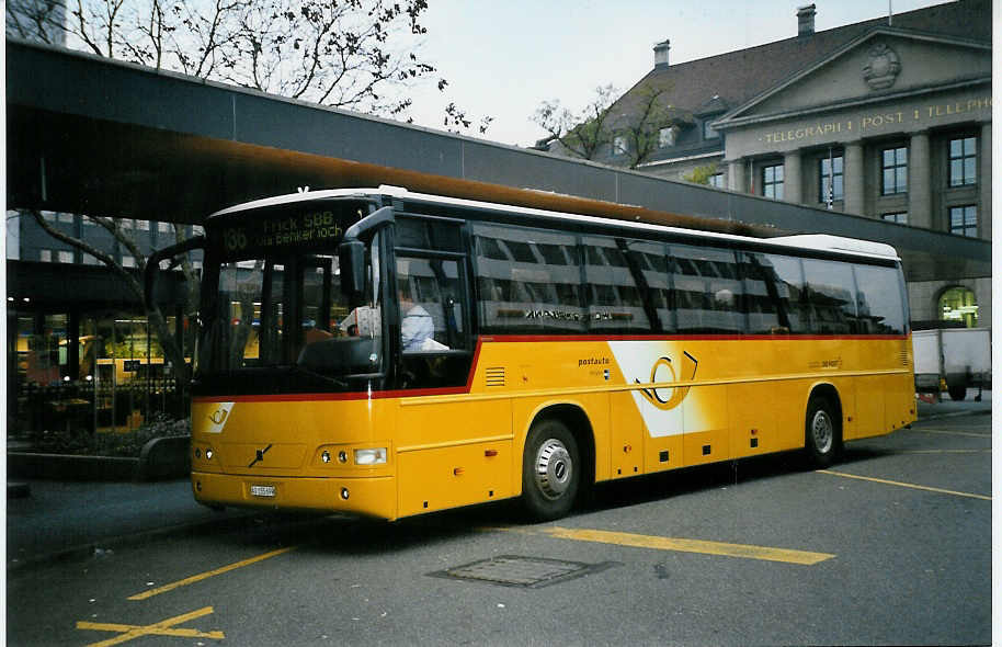 (050'336) - Brem, Wlflinswil - AG 155'699 - Volvo am 18. Oktober 2001 beim Bahnhof Aarau