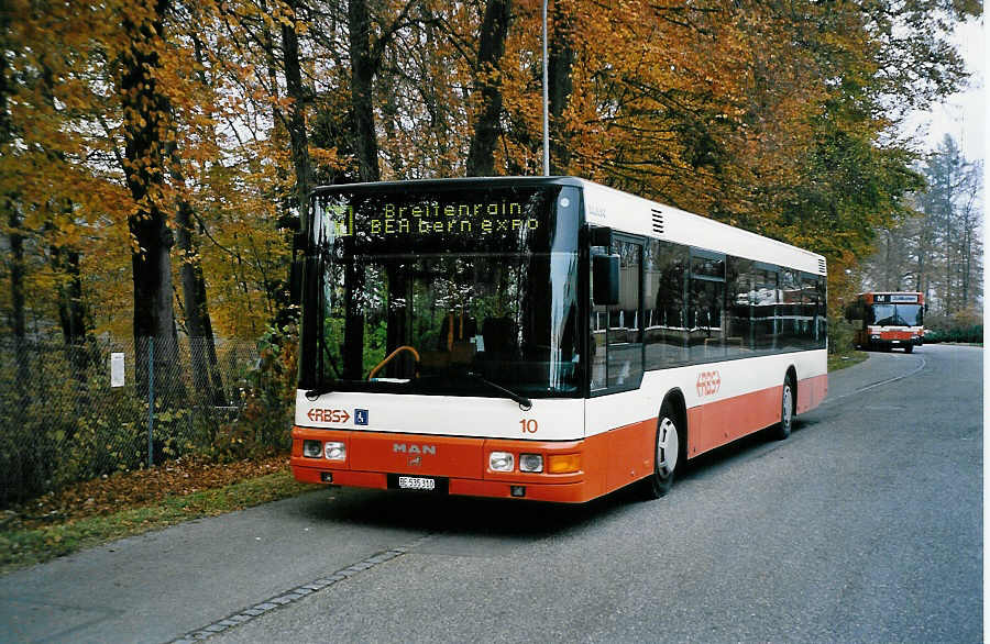 (050'701) - RBS Worblaufen - Nr. 10/BE 535'310 - MAN am 18. November 2001 in Worblaufen, Garage