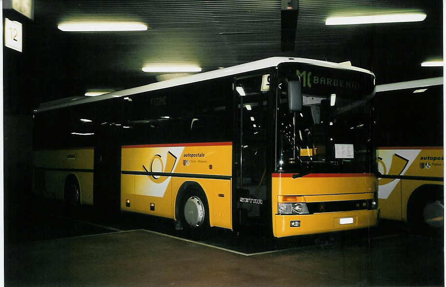 (051'220) - PTT-Regie - P 25'698 - Setra am 1. Januar 2002 in Lugano, Postautostation