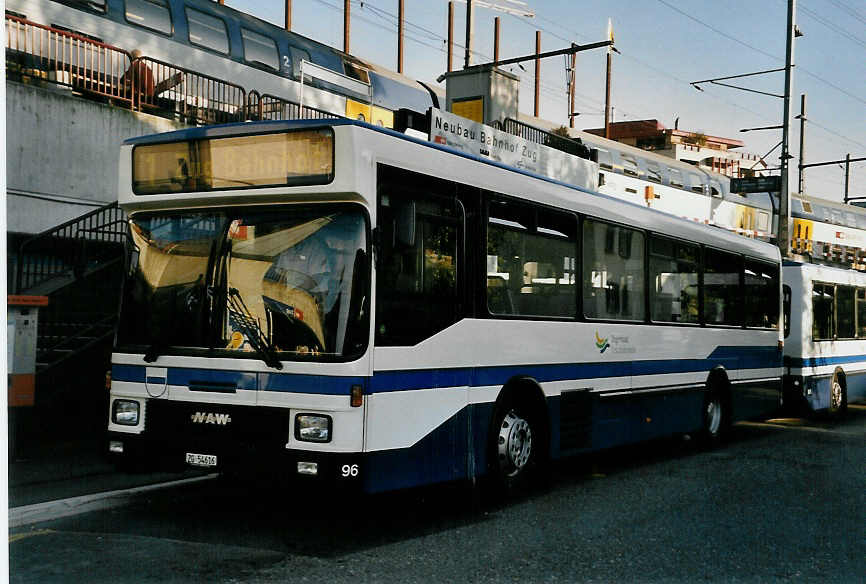 (055'204) - ZVB Zug - Nr. 96/ZG 54'616 - NAW/Hess am 27. Juli 2002 beim Bahnhof Zug (prov. Haltestelle)