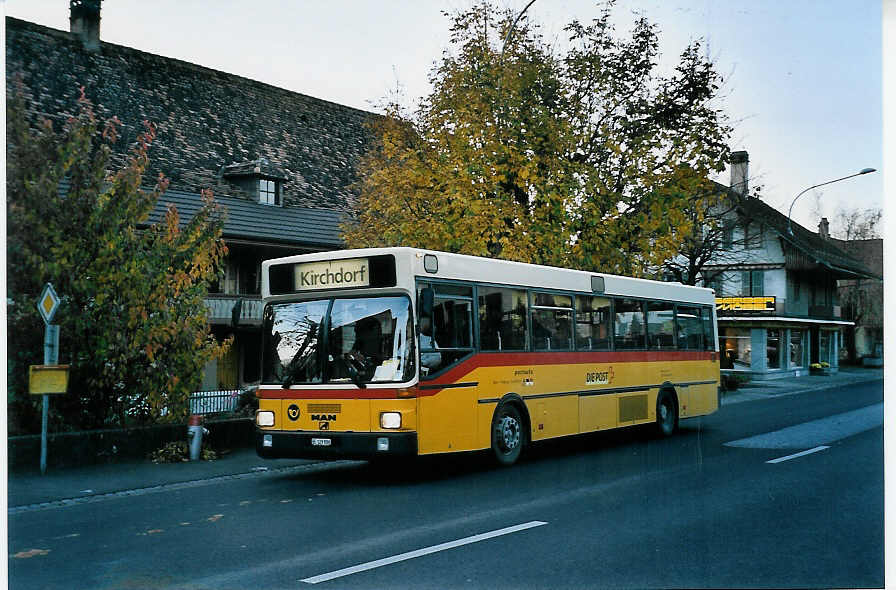 (057'125) - Lengacher, Mnsingen - Nr. 2/BE 129'886 - MAN am 26. Oktober 2002 in Niederwichtrach