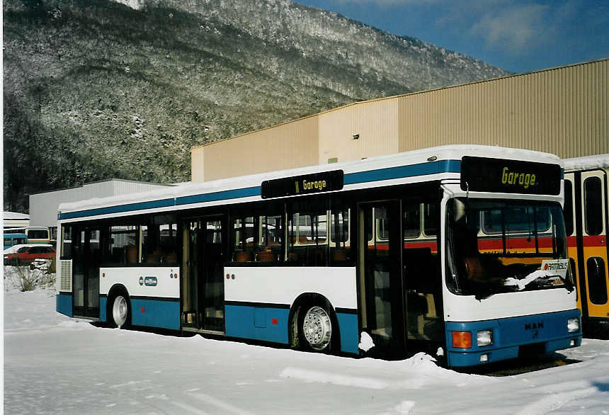 (058'633) - Hrzeler, Dietikon - Nr. 41 - MAN am 1. Februar 2003 in Biel, Rattinbus