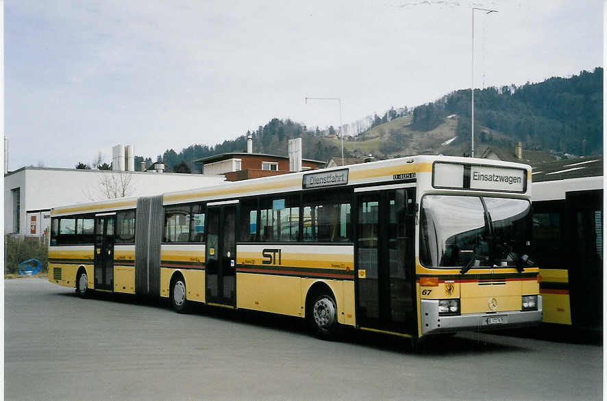 (059'036) - STI Thun - Nr. 67/BE 372'767 - Mercedes am 28. Februar 2003 in Thun, Garage