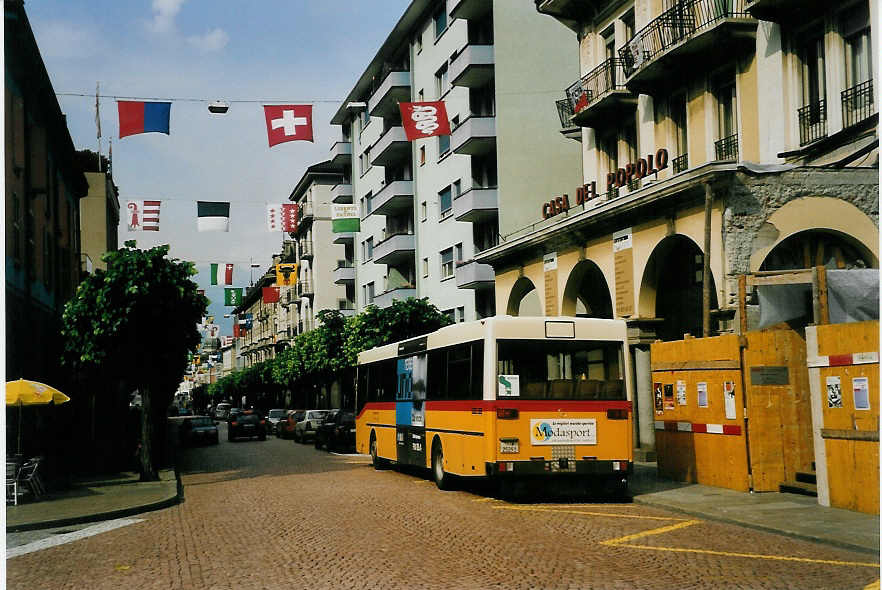 (060'404) - PTT-Regie - P 25'293 - Mercedes am 26. Mai 2003 beim Bahnhof Bellinzona