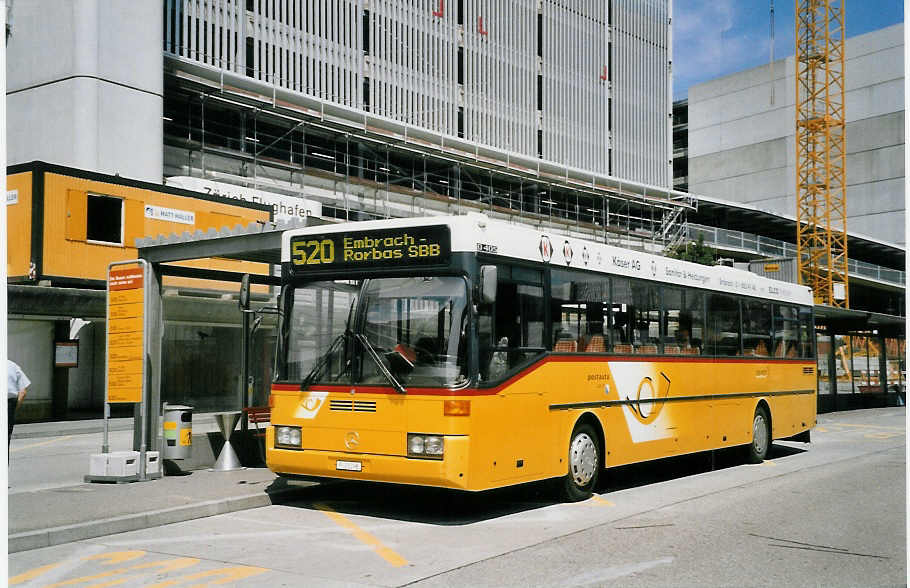 (061'918) - PTT-Regie - P 25'296 - Mercedes am 25. Juli 2003 in Zrich, Flughafen