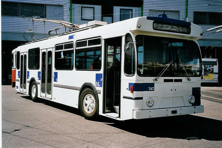 (062'616) - TL Lausanne - Nr. 747 - FBW/Hess Trolleybus am 4. August 2003 in Lausanne, Dpt Prelaz