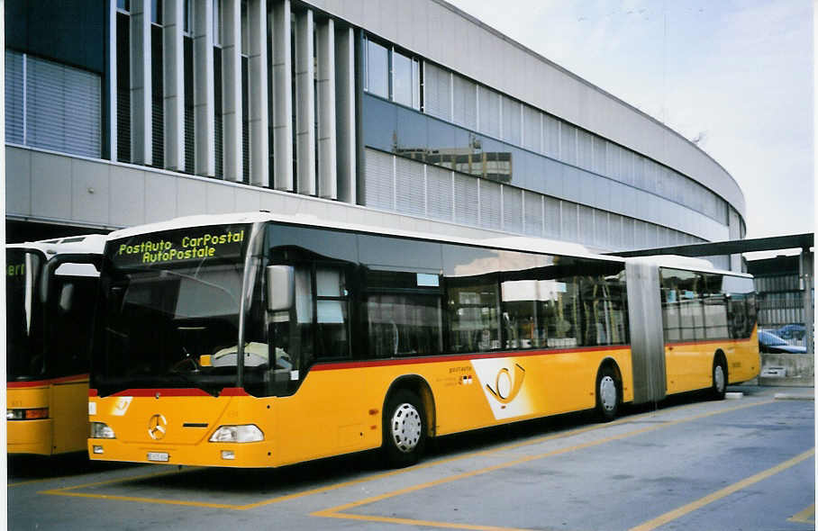 (063'617) - PostAuto Bern-Freiburg-Solothurn - Nr. 634/BE 615'604 - Mercedes (ex P 27'008) am 27. September 2003 in Bern, Postautostation