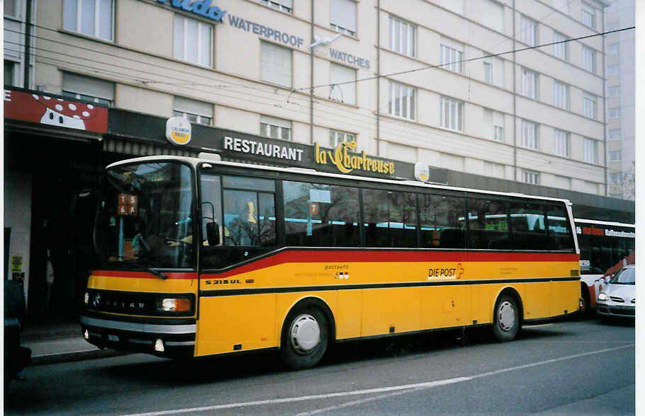 (064'416) - AVA Aarberg - Nr. 7/BE 350'471 - Setra am 22. November 2003 beim Bahnhof Biel