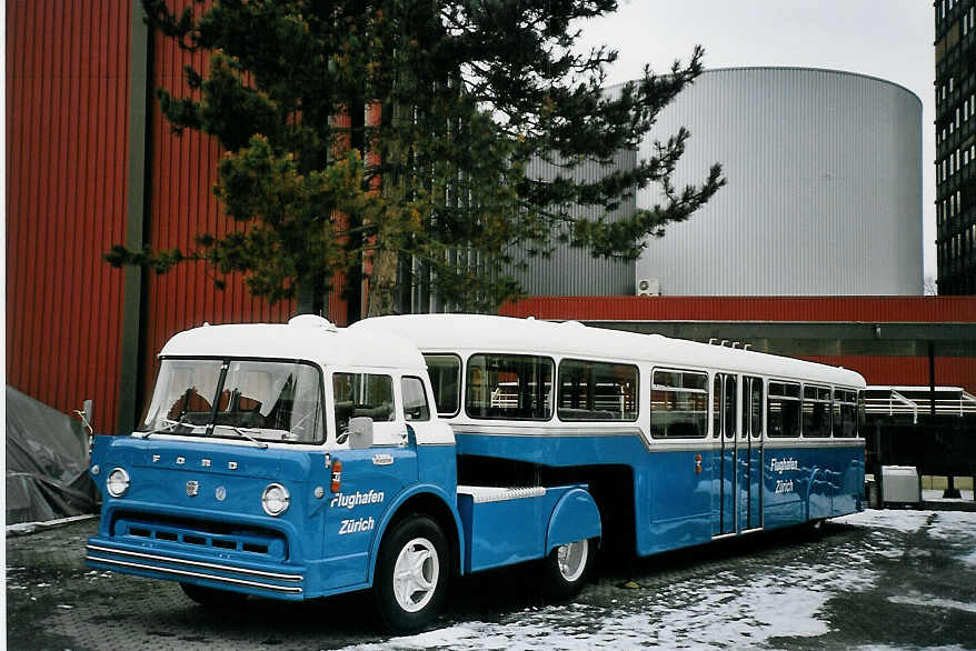 (064'817) - Flughafen, Zrich - Nr. 5 - Ford/Hnni am 27. Dezember 2003 in Luzern, Verkehrshaus