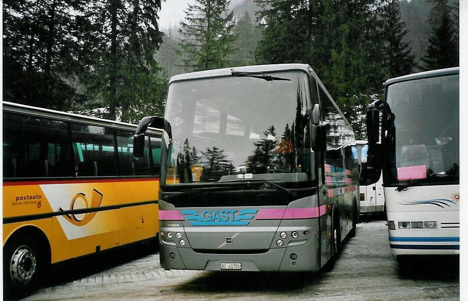 (065'334) - Gast, Utzenstorf - BE 41'755 - Volvo am 7. Februar 2004 in Adelboden, Unter dem Birg