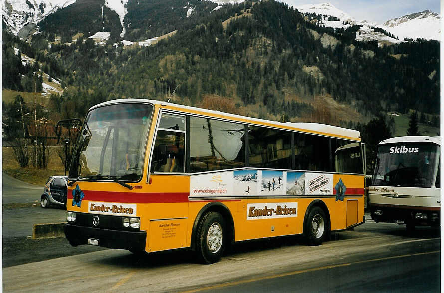 (065'635) - Kander-Reisen, Frutigen - Nr. 2/BE 257'805 - Vetter am 22. Februar 2004 beim Bahnhof Frutigen