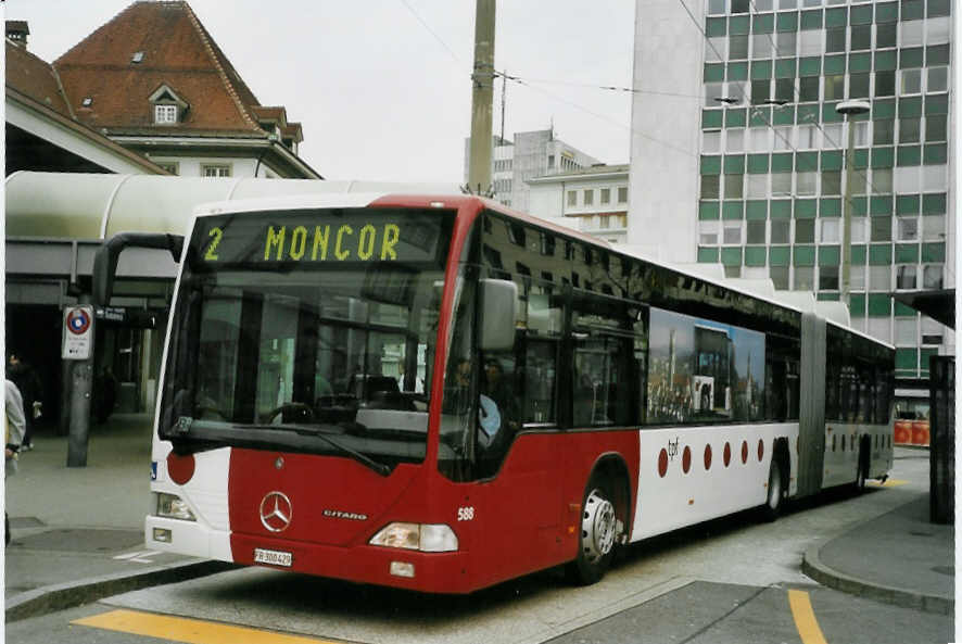 (066'130) - TPF Fribourg - Nr. 588/FR 300'429 - Mercedes am 21. Mrz 2004 beim Bahnhof Fribourg