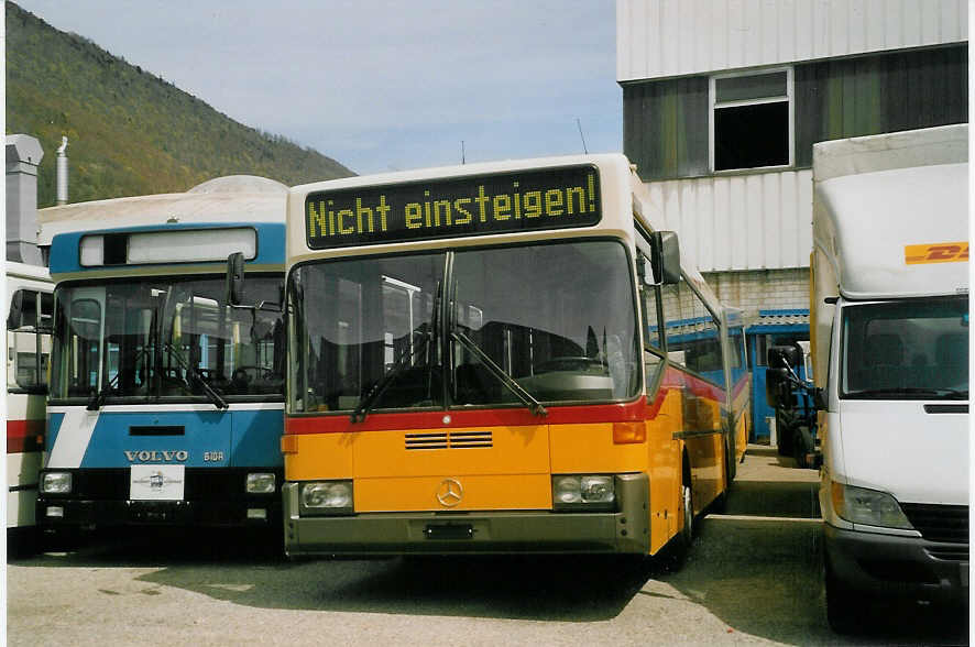 (066'816) - PostAuto Zrich - Nr. 11 - Mercedes (ex P 27'711) am 21. April 2004 in Biel, BTR