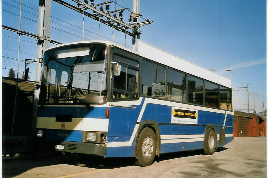 (066'909) - AOE Langnau - Nr. 1/BE 18'090 - NAW/R&J am 22. April 2004 beim Bahnhof Langnau