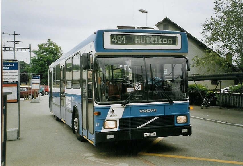 (068'417) - VBRF Regensdorf - Nr. 27/ZH 17'147 - Volvo/Hess am 19. Juni 2004 beim Bahnhof Regensdorf