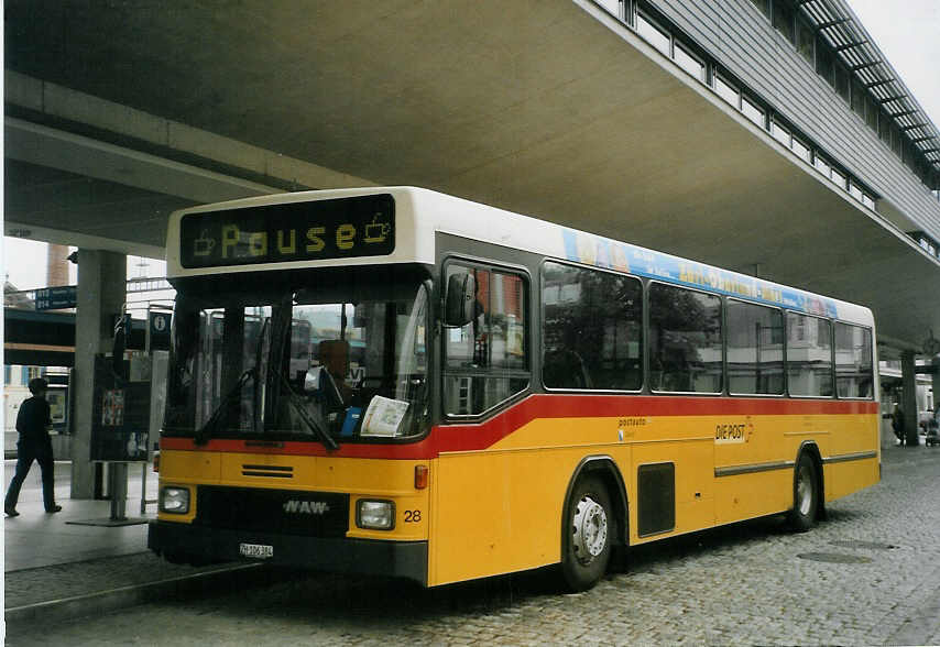 (068'428) - Ryffel, Uster - Nr. 28/ZH 106'384 - NAW/Hess am 19. Juni 2004 beim Bahnhof Uster