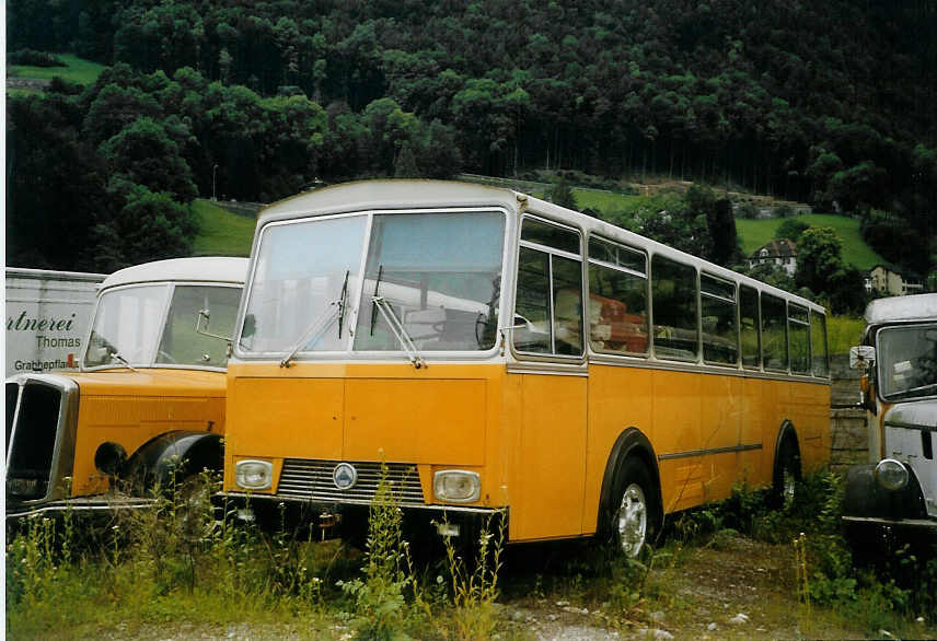 (068'606) - Oldie-Tours Zrisee, Wollerau - Nr. 16 - Saurer/R&J am 19. Juni 2004 in Nfels