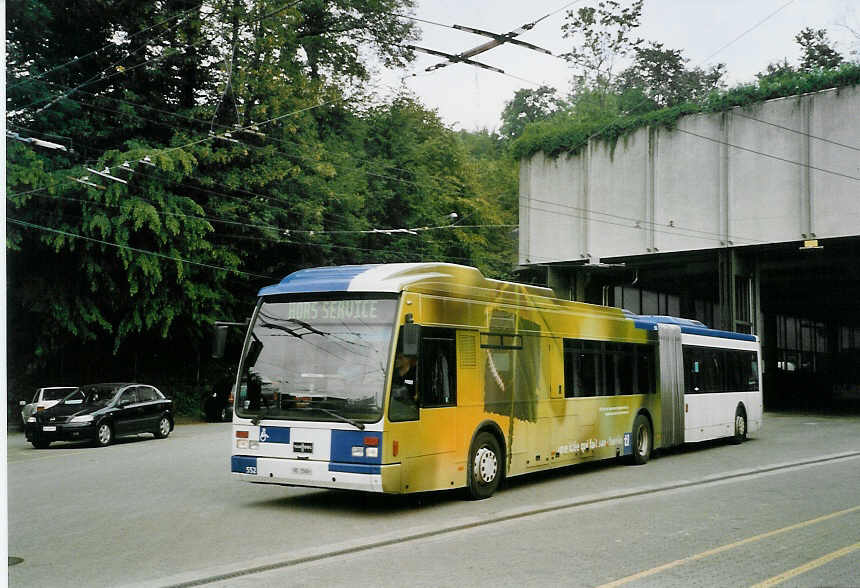 (069'027) - TL Lausanne - Nr. 552/VD 1568 - Van Hool am 8. Juli 2004 in Lausanne, Dpt Borde