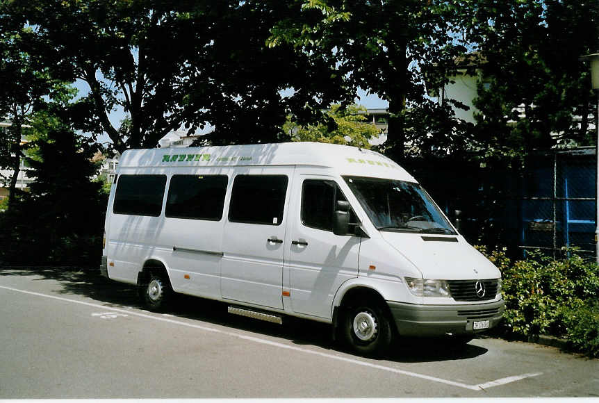 (069'431) - Radner, Oberglatt - ZH 176'061 - Mercedes am 17. Juli 2004 beim Bahnhof Stansstad