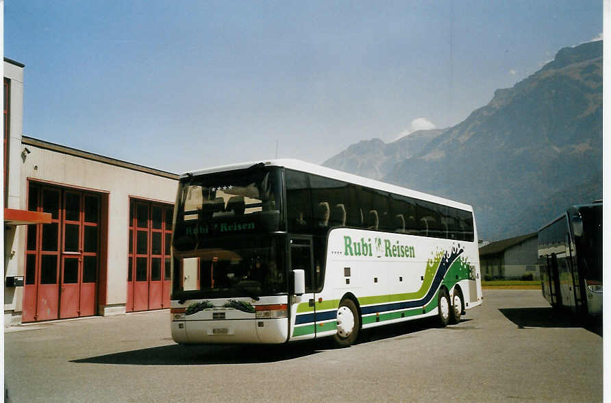 (069'827) - Rubi, Interlaken - BE 524'633 - Van Hool am 1. August 2004 in Interlaken, Garage AAGI