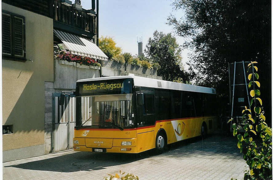 (070'620) - Trachsel, Hasle-Regsau - Nr. 451/BE 19'497 - MAN/Gppel (ex PostAuto Bern-Freiburg-Solothurn Nr. 451; ex P 23'031) am 5. September 2004 in Hasle-Regsau, Garage