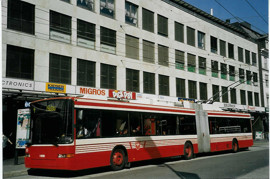 (071'717) - VB Biel - Nr. 83 - NAW/Hess Gelenktrolleybus am 5. Oktober 2004 in Biel, Guisanplatz