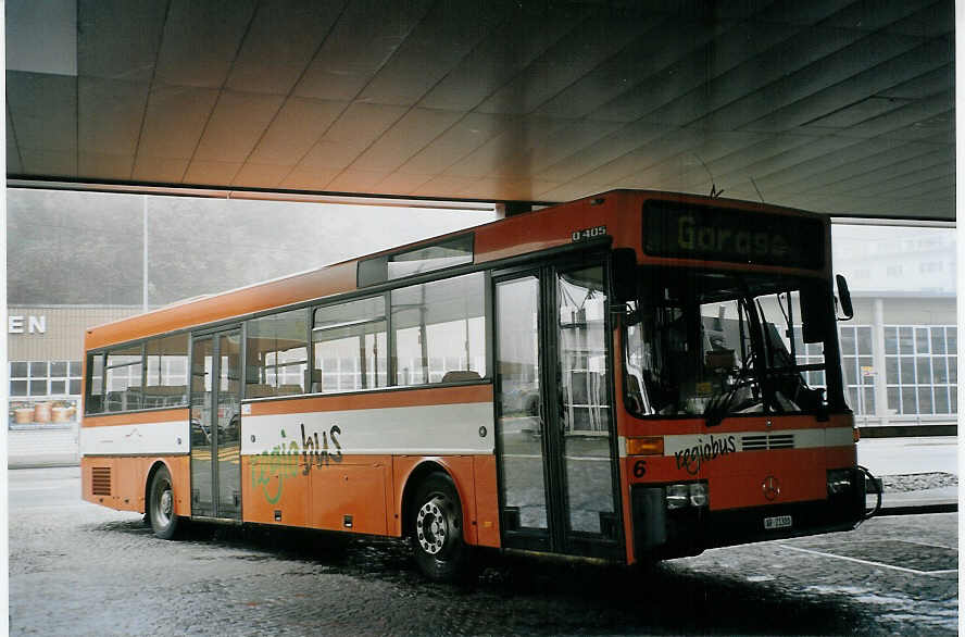 (072'015) - VBH Herisau - Nr. 6/AR 21'300 - Mercedes am 11. Oktober 2004 beim Bahnhof Herisau