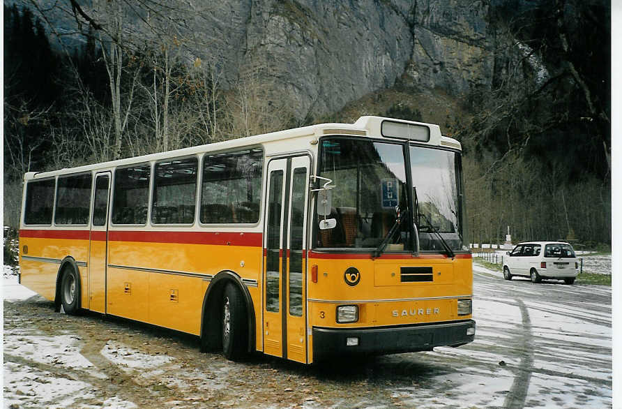 (072'816) - Schmocker, Stechelberg - Nr. 3 - Saurer/R&J (ex Nr. 1; ex Gertsch, Stechelberg Nr. 1) am 28. November 2004 in Stechelberg, Hotel