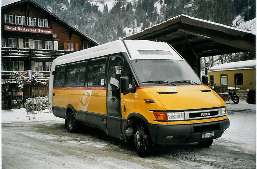 (073'306) - Schmocker, Stechelberg - Nr. 5/BE 560'427 - Iveco am 18. Dezember 2004 beim Bahnhof Lauterbrunnen