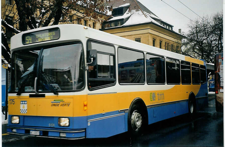 (073'520) - TC La Chaux-de-Fonds - Nr. 175/NE 41'827 - Volvo/Lauber am 1. Januar 2005 beim Bahnhof La Chaux-de-Fonds