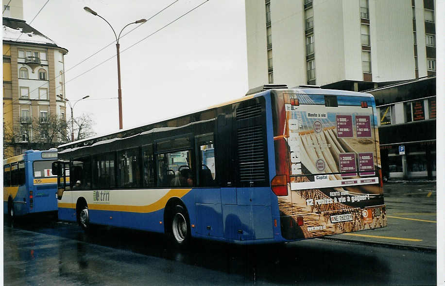 (073'523) - TC La Chaux-de-Fonds - Nr. 212/NE 26'212 - Mercedes am 1. Januar 2005 beim Bahnhof La Chaux-de-Fonds