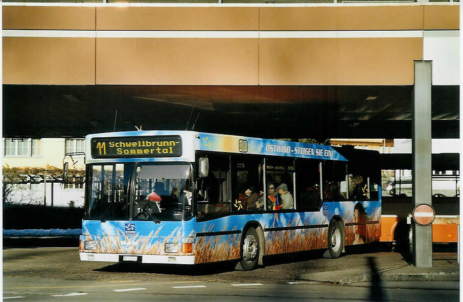 (073'820) - VBH Herisau - Nr. 2/AR 20'556 - MAN am 8. Januar 2005 beim Bahnhof Herisau